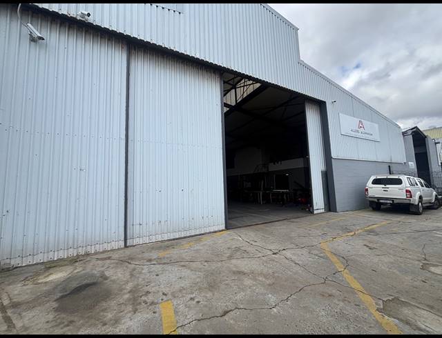 790M² WAREHOUSE TO LET IN STRAND INDUSTRIA